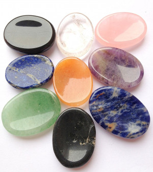 Mix of worry stone different type of stone available wholesale crystals amazon hot selling 2021